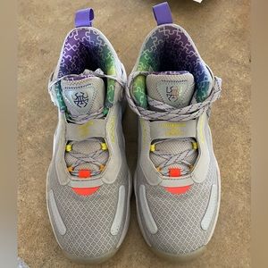 Adidas D.O.N. Issue 3 Basketball Shoes - Grey 8 Men - Used New Condition GY032